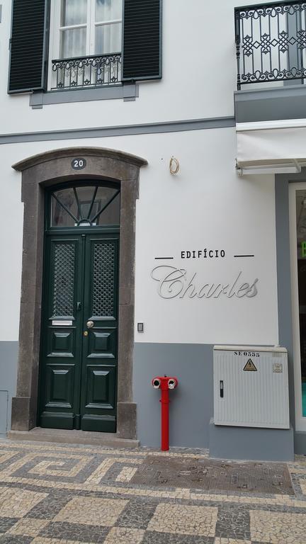 Edifício Charles 203 *